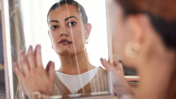 Troubles bipolaires : symptômes et traitements